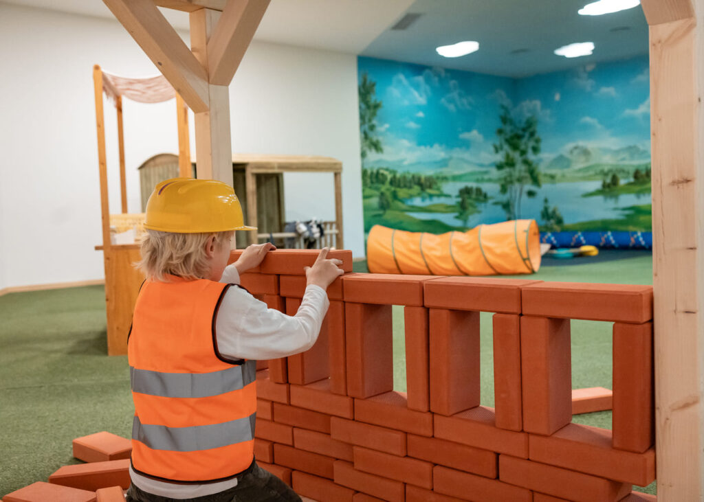 Spielpark mit Bauklötzen